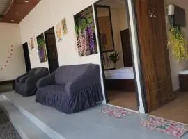 Sumit Home Stay & Cafe