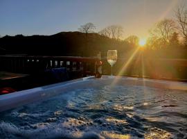 Lodge by the Lake - Lake District - Hot Tub