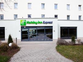 诺因基兴智选假日酒店，位于诺因基兴的带停车场的酒店