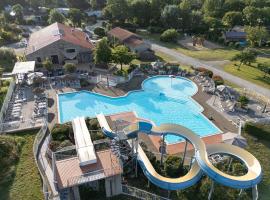 Camping RCN La Ferme du Latois，位于Coëx的露营地