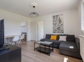 Bright apartment - South Lyon close to all amenities，位于隆河省的酒店