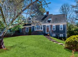 Wisteria Haven，位于Osterville的酒店