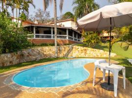 Linda Chácara em Condominio perto da Represa de Piracaia，位于皮拉卡亚的酒店
