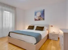 Centro Cormons - 3 Camere Letto & Balcone Privato