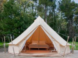 Poesis Park - Glamping，位于Roca Vecchia的豪华帐篷