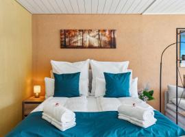4 Seasons Apartment I 1-4 Personen I See, Bergsicht I 65'' Smart TV, Tischkicker und Badewanne I Parkplatz，位于Ingenbohl的酒店