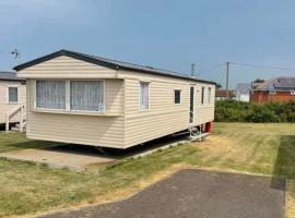 Miranda and Pauls Caravan，位于滨海莱斯当的酒店