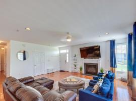3 Mi to Beach: Ocean View Getaway w/ Pool Access，位于欧申维尤的酒店