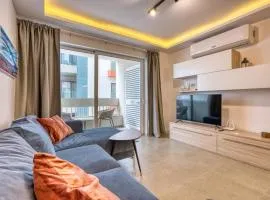 Modern 2-Bedroom Apartment Near the Sea