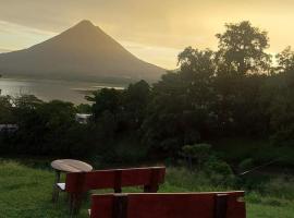 Arenal Base Camp，位于埃尔卡斯蒂约的酒店