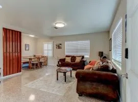 Downtown Duplex B Private Yard Great Location