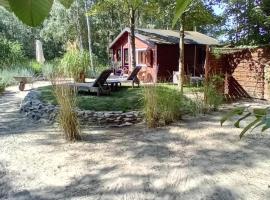 Domek nad jeziorem Strykowskim，位于Sapowice的酒店