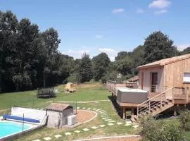 Charmante maison avec piscine à Chalandray, 25 m²