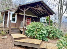 Ridgecrest A Unique Rustic Cabin in Blowing Rock NC，位于Bailey Camp的酒店
