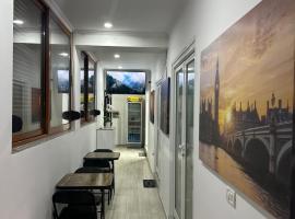 Aral Hostel，位于培拉特的酒店