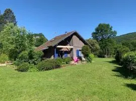 Chalet Les Ammonites 2 chambres en Franche Comte au calme dans la nature
