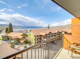 Walk to Lake Chelan: Top-Level Waterfront Condo，位于奇兰的酒店