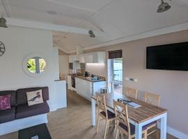 The Dochart Lodge with hot tub Braidhaugh Crieff，位于克里夫的酒店