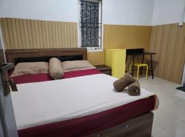 EMWEKA Guest House，位于巴厘巴板的酒店