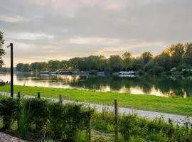 Treehouse in Tournai with Sauna & Forest Views