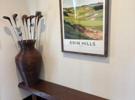 Erin Hills Area Perfect Retreat - Fall Colors Specials!，位于Rubicon的酒店