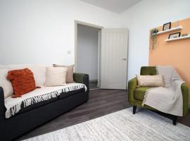 Cohost Partners Charming 3BR Near City Centre Parking，位于纽波特的酒店