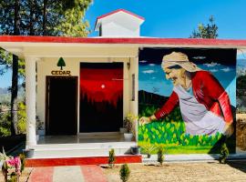 The Golden Leaves Cafe And Cottages，位于Champawat的酒店