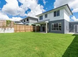 Brisbane Family House with Ensuite&Centralised A/C