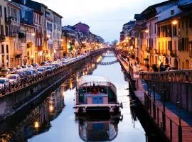 Qc Therme Milano SPA nearby - New cozy apartament with 2 bedrooms & 2 bathrooms fully equipped kitchen Nuovissimo Trilocale completamente arredato 2 camere 2 bagni soggiorno cucina e balcone Metro line Porta romana 3 stops to Duomo Cathedral