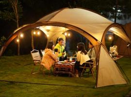 Glamping De Mangol Jogja，位于Wanujoyo的豪华帐篷