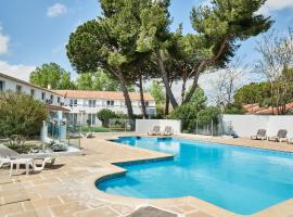Artemia Aigues-Mortes - Hotel avec piscine，位于艾格-莫尔特的酒店