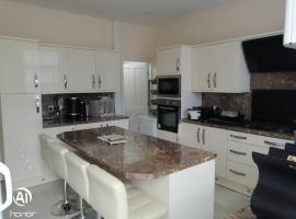 Room in House - 44 Balfour Street BD4 7JT East Bowling Bradford West Yorkshire England K，位于布雷得佛的酒店