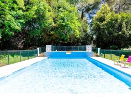 Manoir de Duke - piscine, parc arboré, clim, parking gratuit，位于戛纳的乡间豪华旅馆