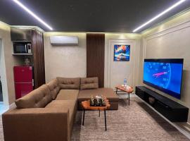 Top Notch- 2 BHK Condo Travel Pin，位于拉合尔的酒店