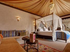 Palmeraie Oasis Camp - A member of Barcelo Hotel Group，位于马拉喀什的酒店