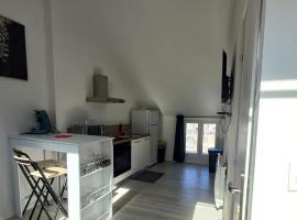 Trois Studios-Cosy centre village，位于Brouckerque的酒店