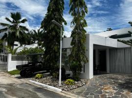 Ibiza Beach Residences，位于里奥阿托的带按摩浴缸的酒店