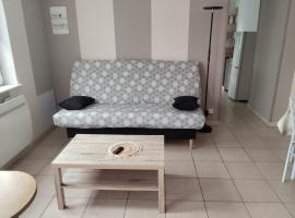 Appartement avec cour fermée，位于Andelot的酒店