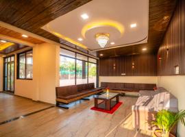 Seven Days Resort，位于马哈巴莱斯赫瓦尔的酒店