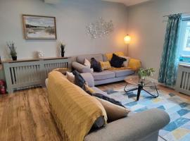 Fabulous 2BD Maisonette Dunfermline, Fife，位于邓弗姆林的酒店