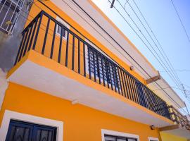 A 90m de Feria, C&eacute;ntrico y Acogedor - Departamento A220-2，位于阿瓜斯卡连特斯的低价酒店