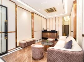 The Luxury MAYS Hotel，位于胡志明市的酒店