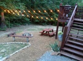 The Bird House near Fall Creek Falls State Park，位于Dunlap的酒店