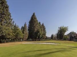 Collection O Hotel La Huerta Golf & Hotel, Cholula，位于乔卢拉的酒店