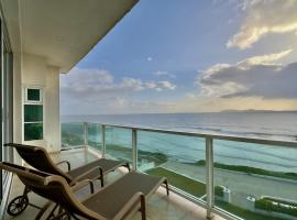 Oceanfront Villa 4BR 4 BA Real Mediterraneo，位于提华纳的酒店