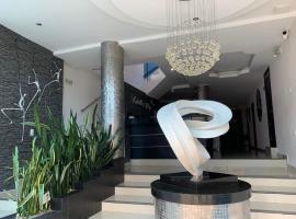 Hotel Castellon Plaza Pereira，位于佩雷拉的酒店