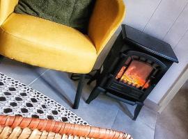 An alcove at the foot of Mount Etna，位于布龙泰的酒店