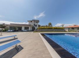 Ville Petrara - Villa con Piscina e Spa nei Vigneti，位于Luogosano的酒店