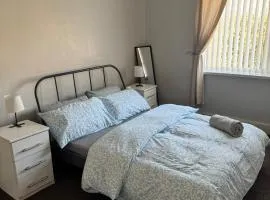 Spacious 2 bedroom flat in Newcastle w Free parking
