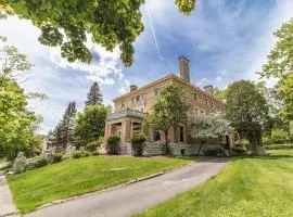 Historic Cotton Mansion Duluth Boutique Hotel